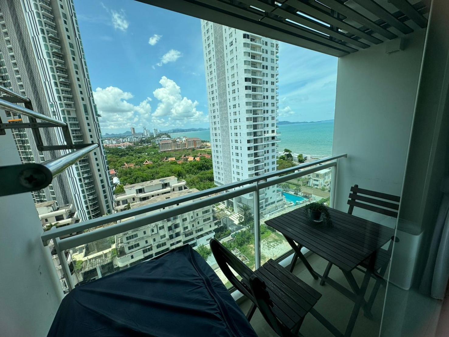 Residence By Hello Pattaya At Veranda Jomtien Beach Rum bild