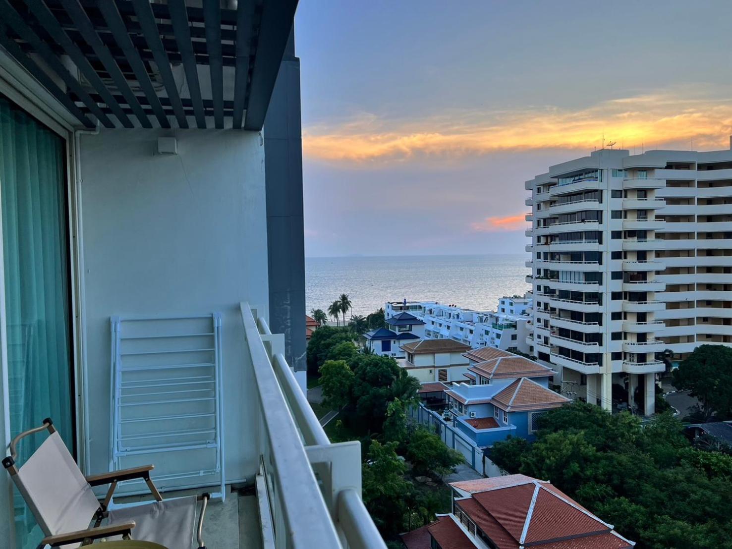 Residence By Hello Pattaya At Veranda Jomtien Beach Rum bild