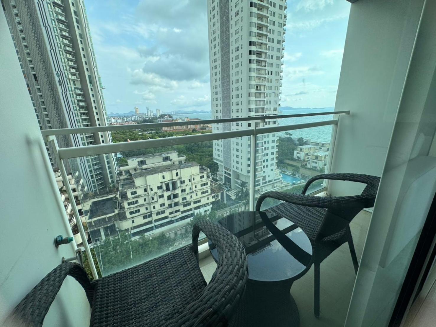 Residence By Hello Pattaya At Veranda Jomtien Beach Rum bild